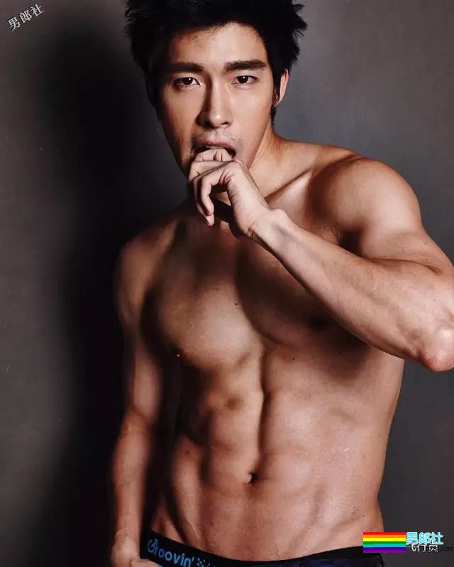 泰国大叔男模穿小短裤走秀把Gay撩疯了 - 51虹马