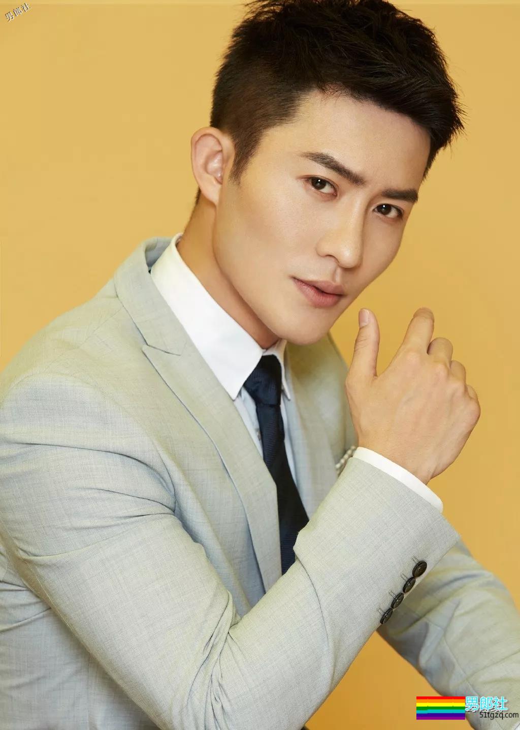 田径运动员彪戏肌肉身材秀不停，八块腹肌小翘臀太抢戏！ - 51虹马