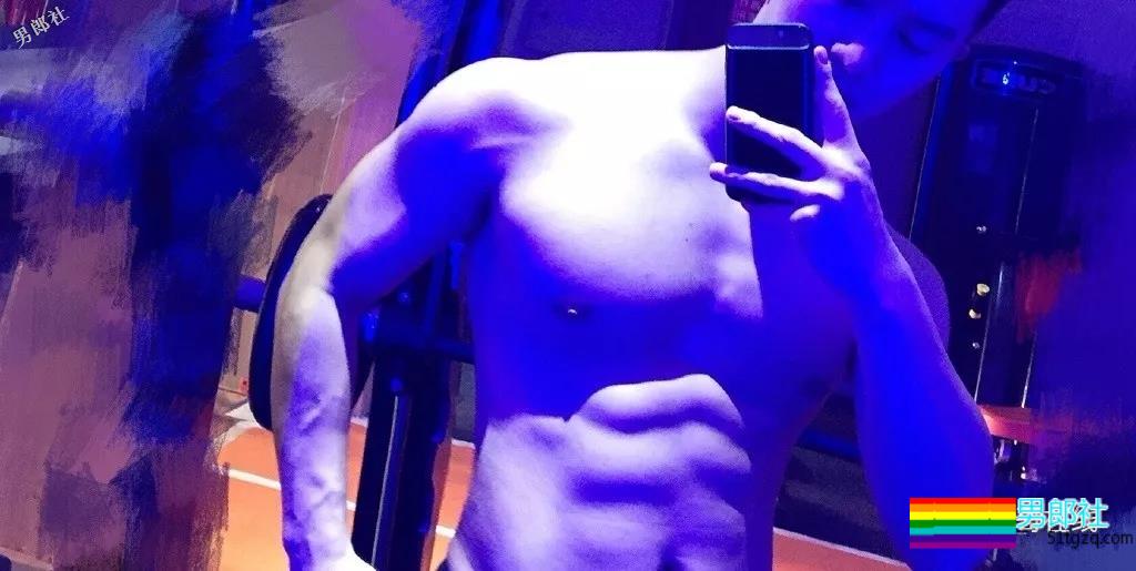 田径运动员彪戏肌肉身材秀不停,八块腹肌小翘臀太抢戏! - 51虹马 田径运动员彪戏肌肉身材秀不停,八块腹肌小翘臀太抢戏! - 51虹马