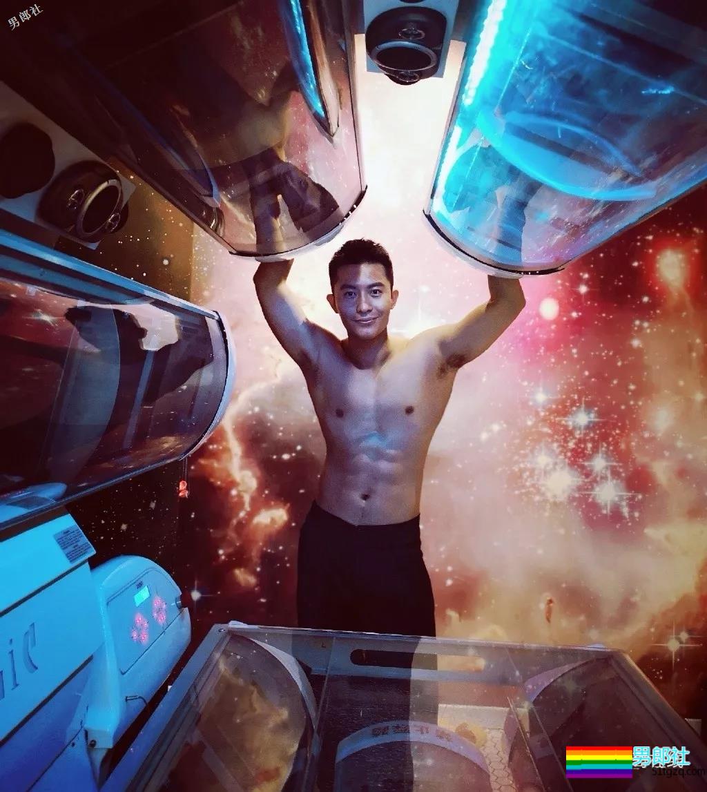 田径运动员彪戏肌肉身材秀不停,八块腹肌小翘臀太抢戏! - 51虹马 田径运动员彪戏肌肉身材秀不停,八块腹肌小翘臀太抢戏! - 51虹马