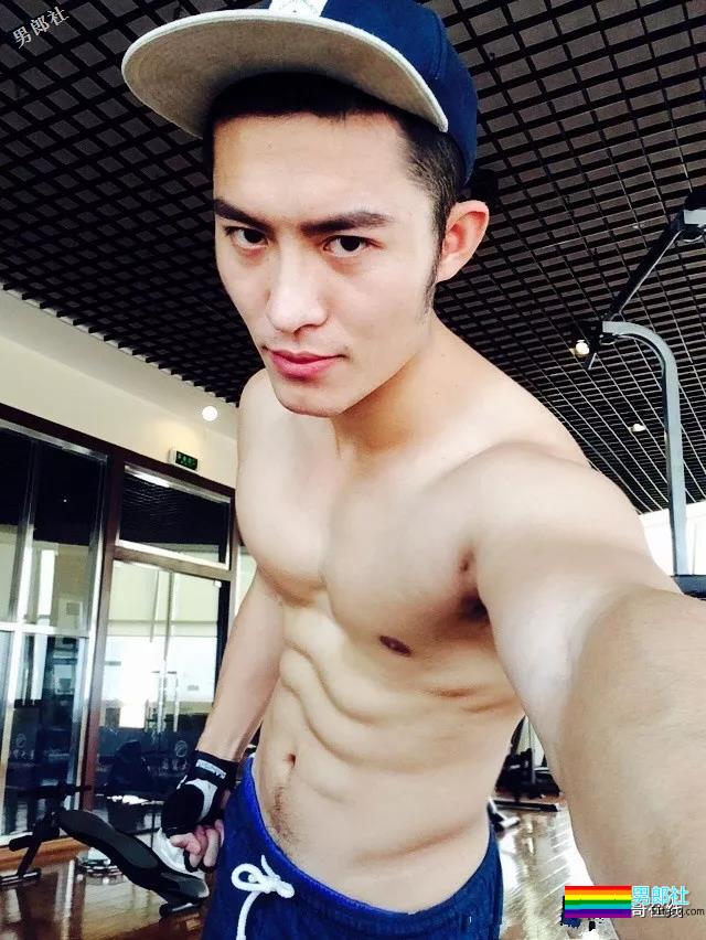 田径运动员彪戏肌肉身材秀不停,八块腹肌小翘臀太抢戏! - 51虹马 田径运动员彪戏肌肉身材秀不停,八块腹肌小翘臀太抢戏! - 51虹马