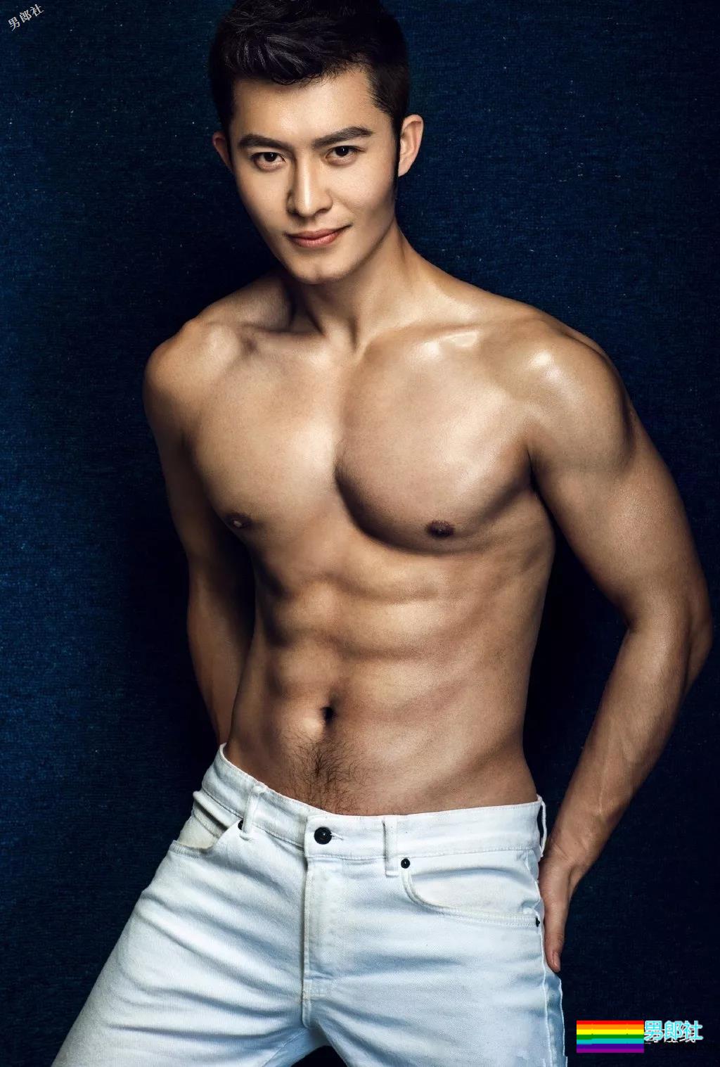 田径运动员彪戏肌肉身材秀不停，八块腹肌小翘臀太抢戏！ - 51虹马