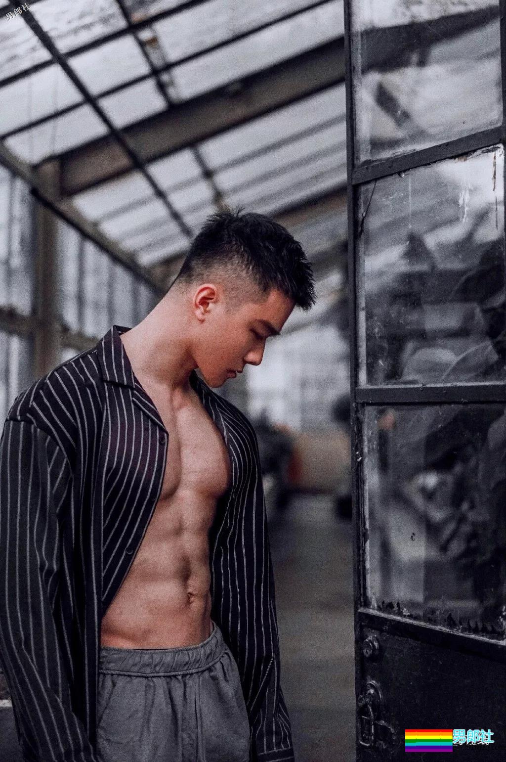 奶凶奶凶的腱子肉小狼狗，这样的忠犬型男朋友来一打！-51虹马