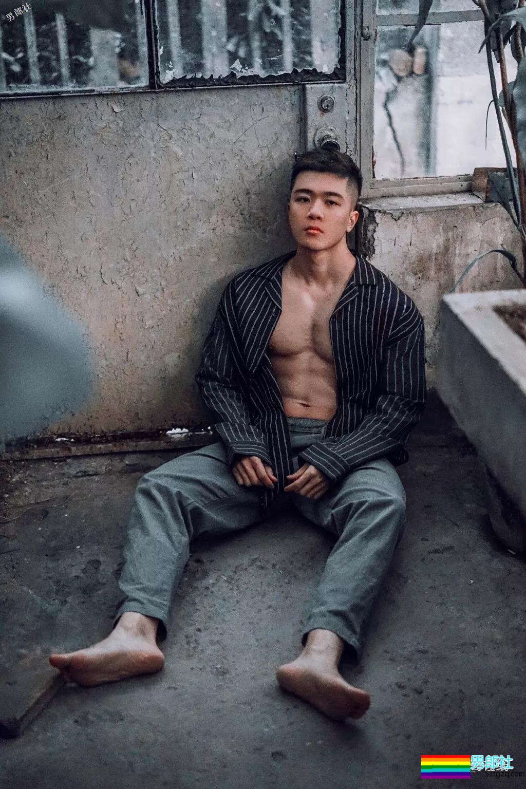 奶凶奶凶的腱子肉小狼狗，这样的忠犬型男朋友来一打！ - 51虹马