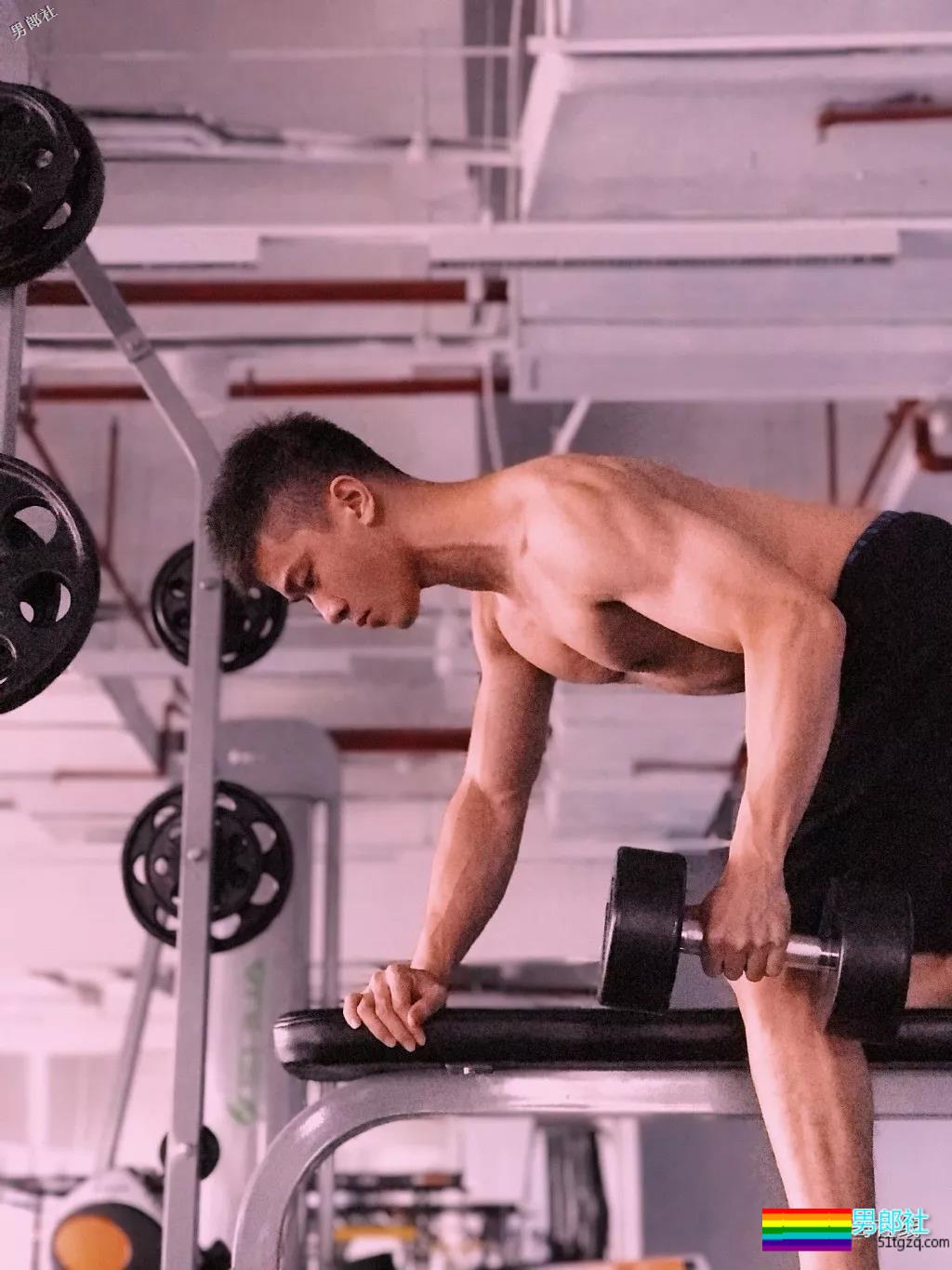 奶凶奶凶的腱子肉小狼狗，这样的忠犬型男朋友来一打！ - 51虹马