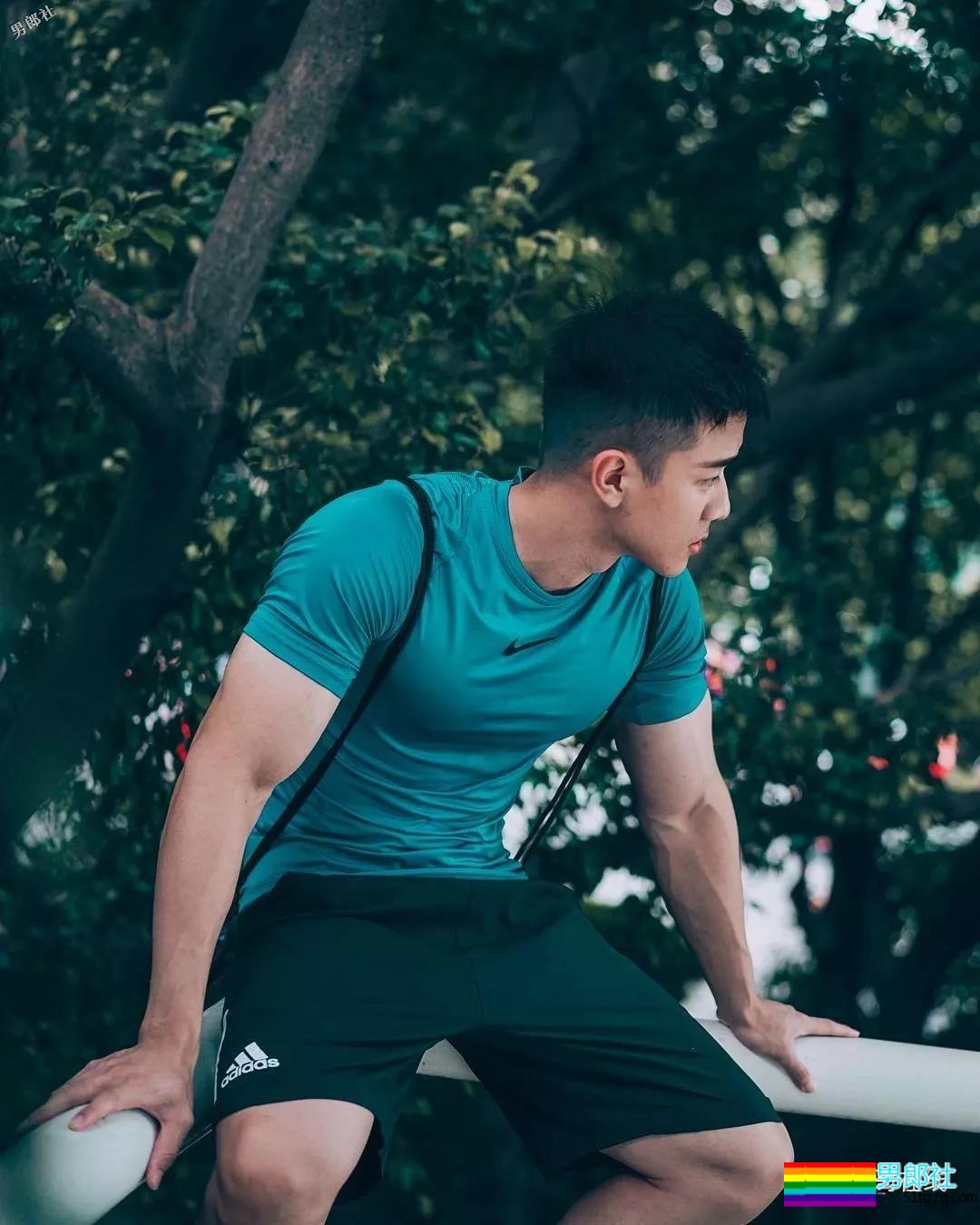 奶凶奶凶的腱子肉小狼狗，这样的忠犬型男朋友来一打！ - 51虹马