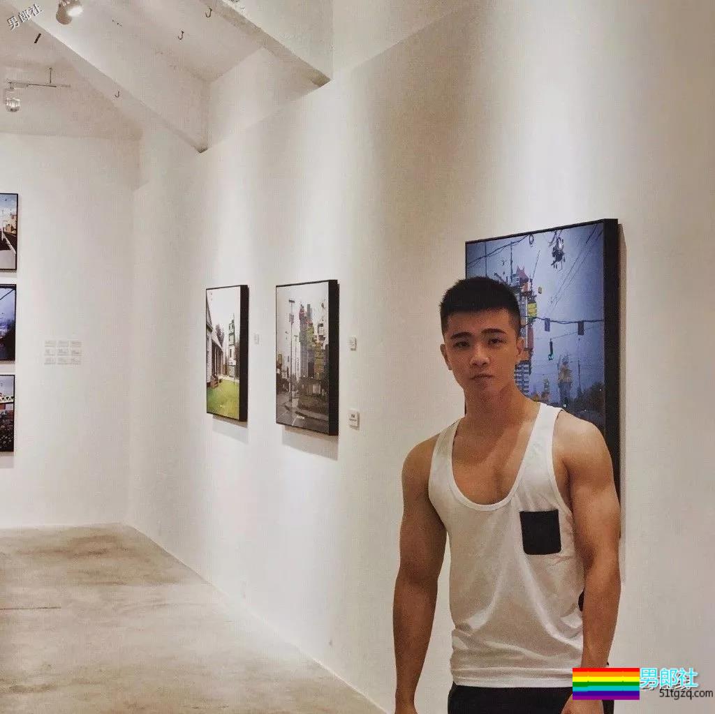 奶凶奶凶的腱子肉小狼狗，这样的忠犬型男朋友来一打！ - 51虹马