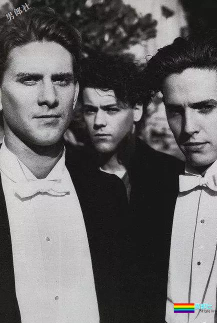 你把我掰弯,自己却转身和女人结婚 - 51虹马 你把我掰弯,自己却转身和女人结婚 - 51虹马