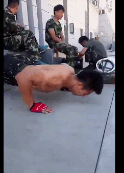 抖音里的肌肉男竟是消防员，前凸后翘上演持久猛男 - 51虹马