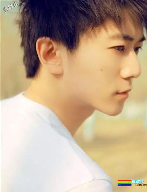 从清纯国民校草到知名卖肉男模，洗澡还被基友全果直播 - 51虹马