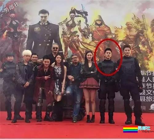 从清纯国民校草到知名卖肉男模，洗澡还被基友全果直播 - 51虹马