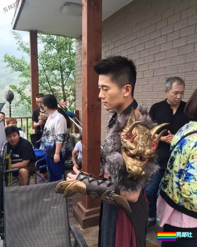 从清纯国民校草到知名卖肉男模，洗澡还被基友全果直播 - 51虹马