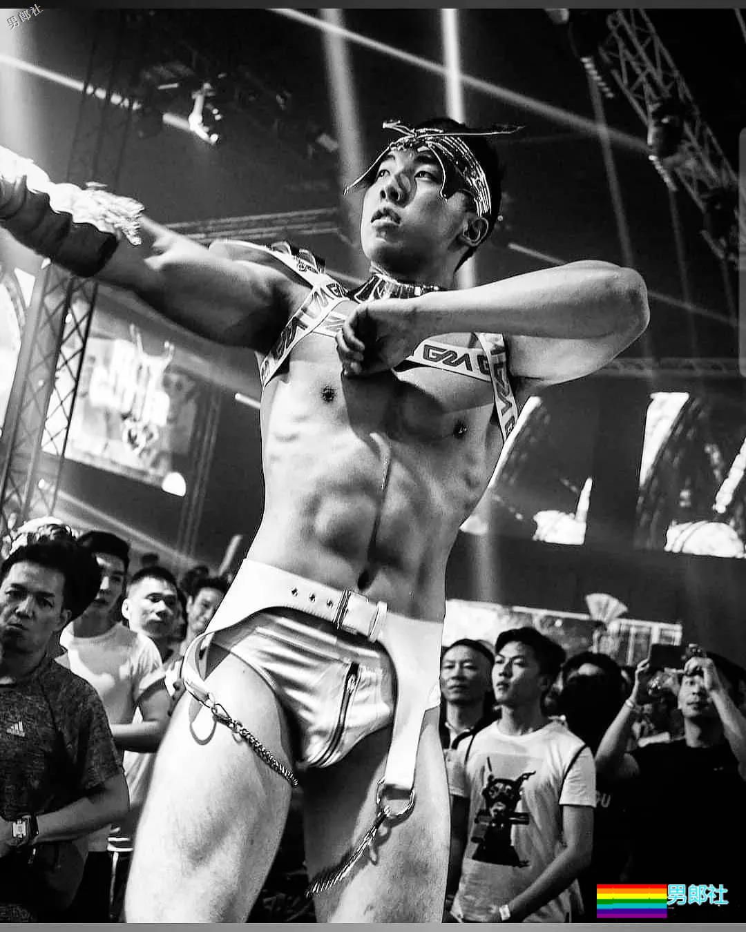 小鲜肉from东南亚，魁梧身材“1”正合适！ - 51虹马