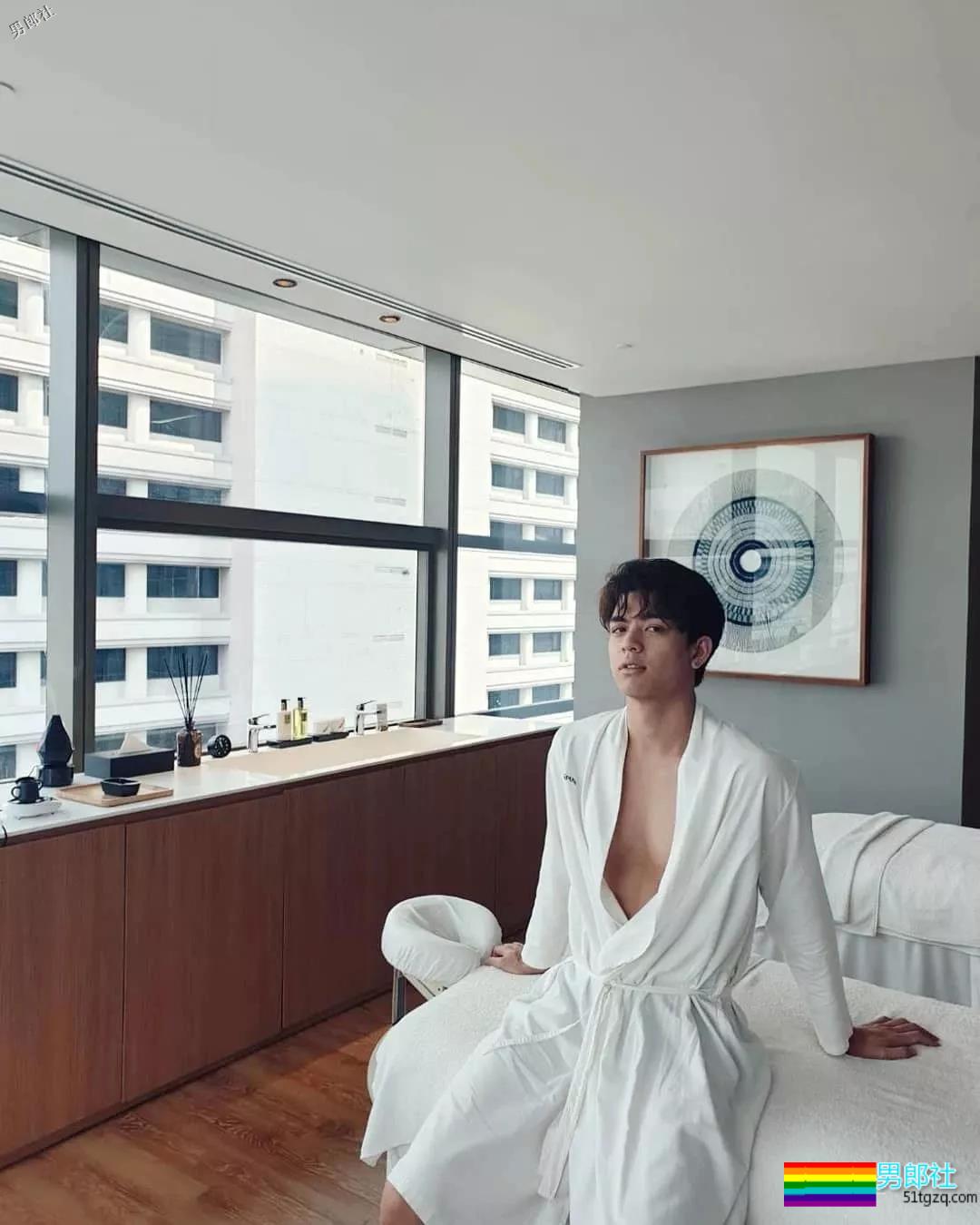 189超帅8块腹肌小奶狗，一身精悍小肌肉，我真的可以~ - 51虹马