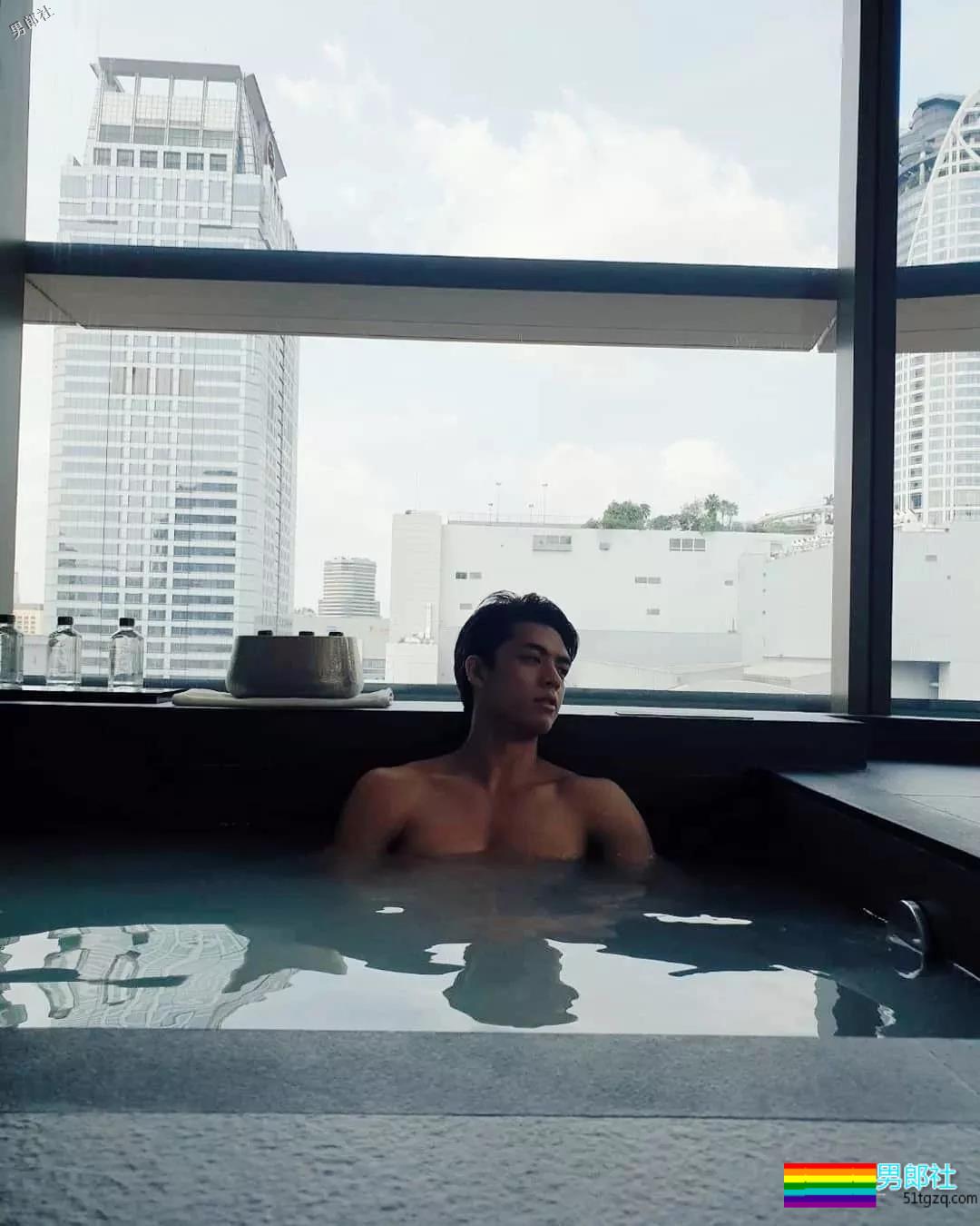 189超帅8块腹肌小奶狗，一身精悍小肌肉，我真的可以~ - 51虹马