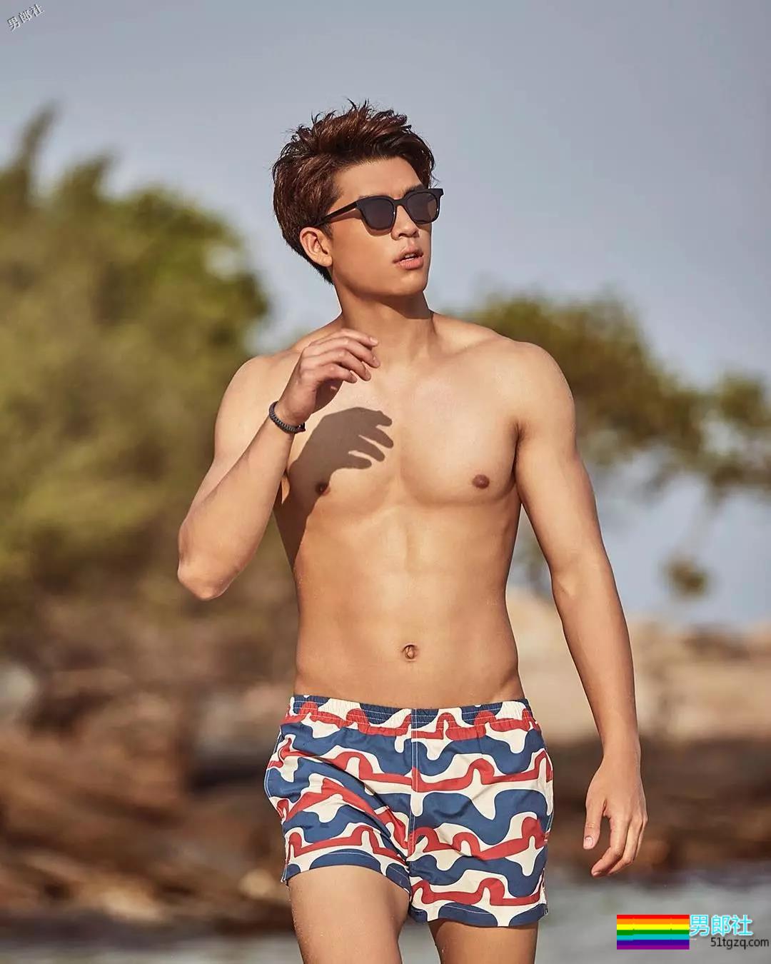 189超帅8块腹肌小奶狗，一身精悍小肌肉，我真的可以~ - 51虹马