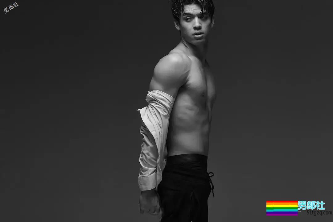 189超帅8块腹肌小奶狗，一身精悍小肌肉，我真的可以~ - 51虹马