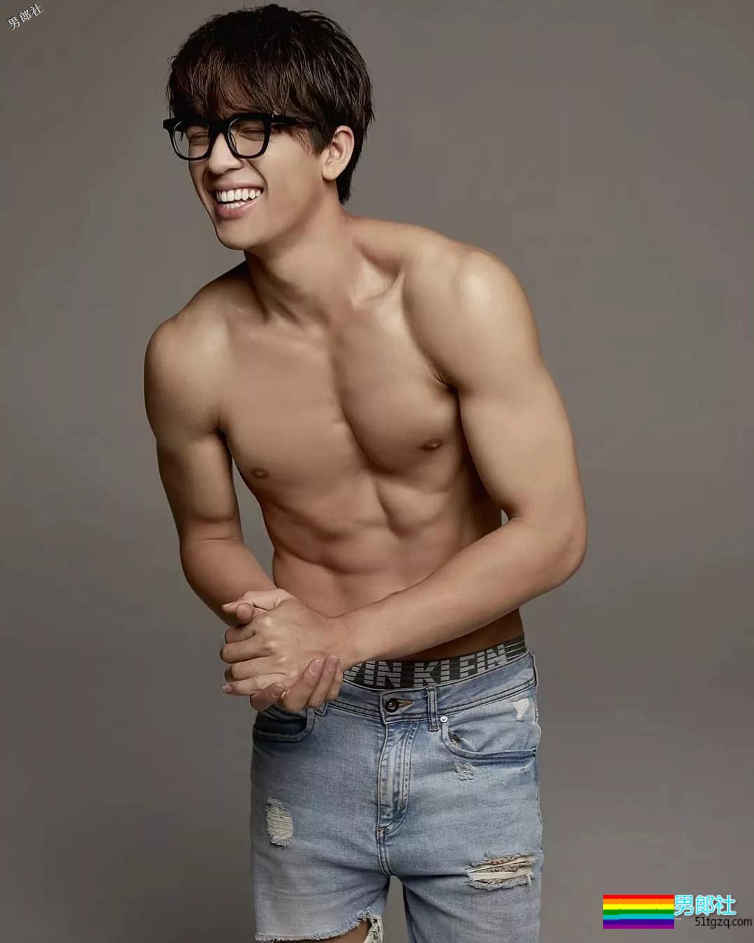 189超帅8块腹肌小奶狗，一身精悍小肌肉，我真的可以~ - 51虹马