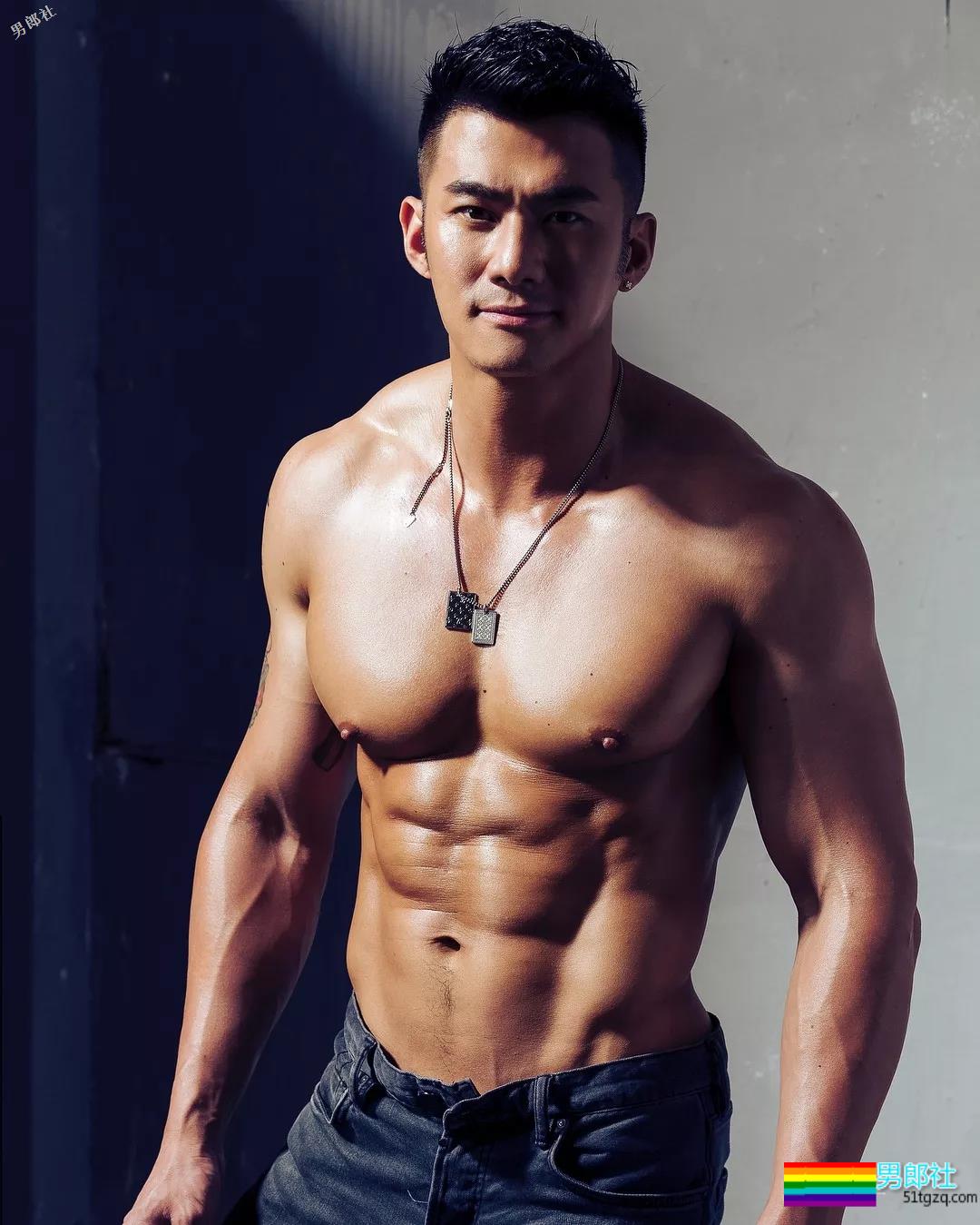 与名媛同游曼谷的天菜大叔难不成是0？网友评价亮了！ - 51虹马