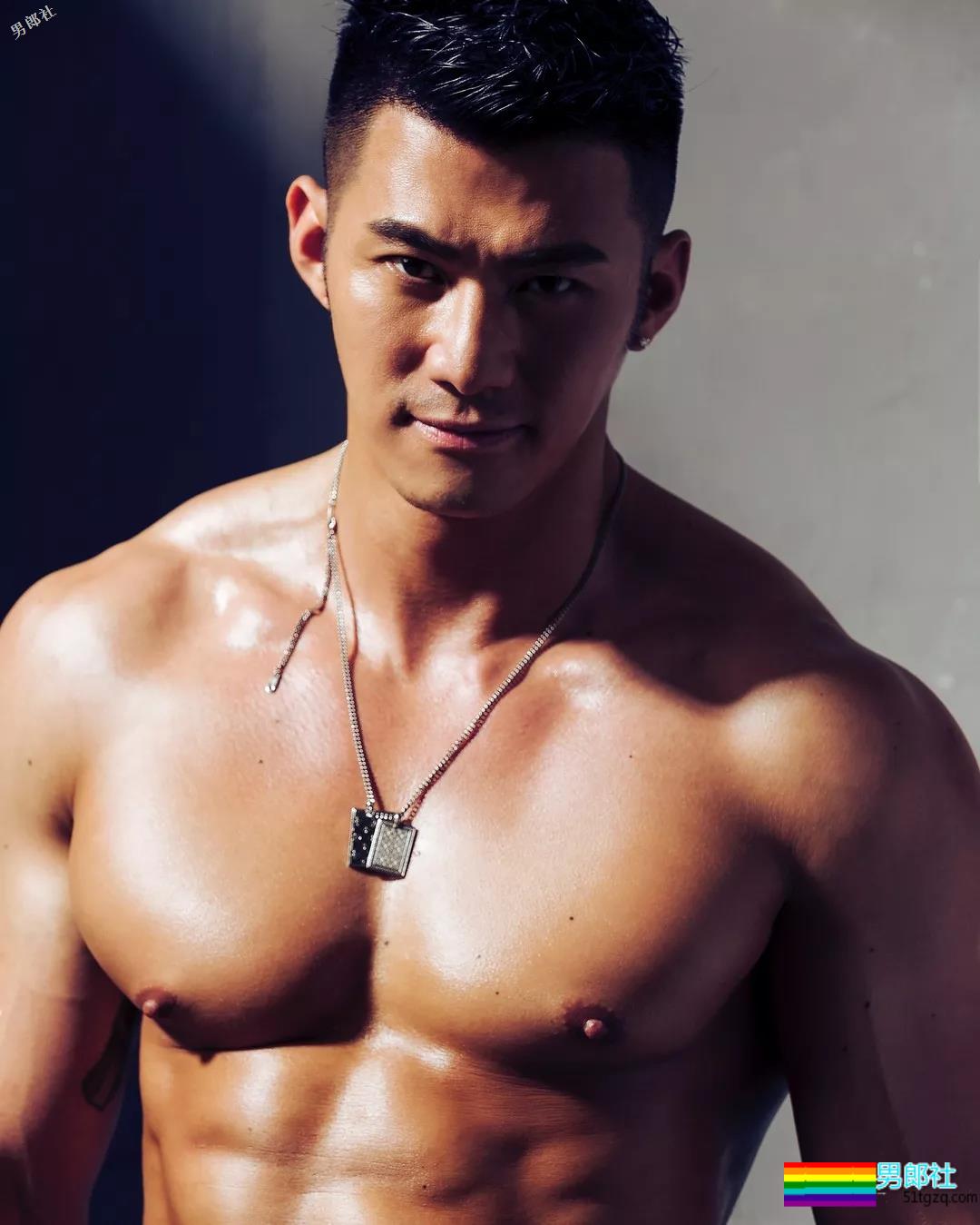 与名媛同游曼谷的天菜大叔难不成是0？网友评价亮了！ - 51虹马