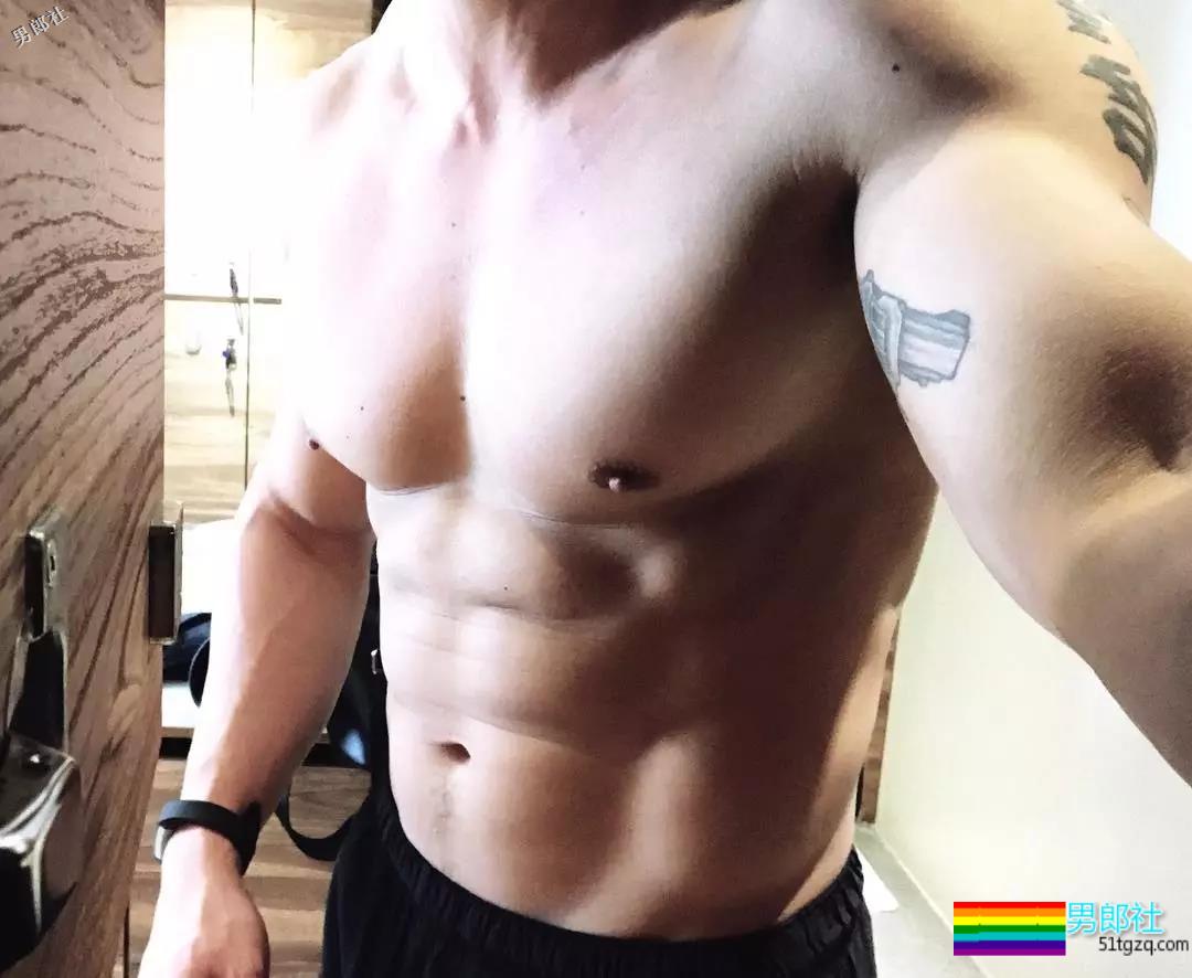 与名媛同游曼谷的天菜大叔难不成是0？网友评价亮了！ - 51虹马