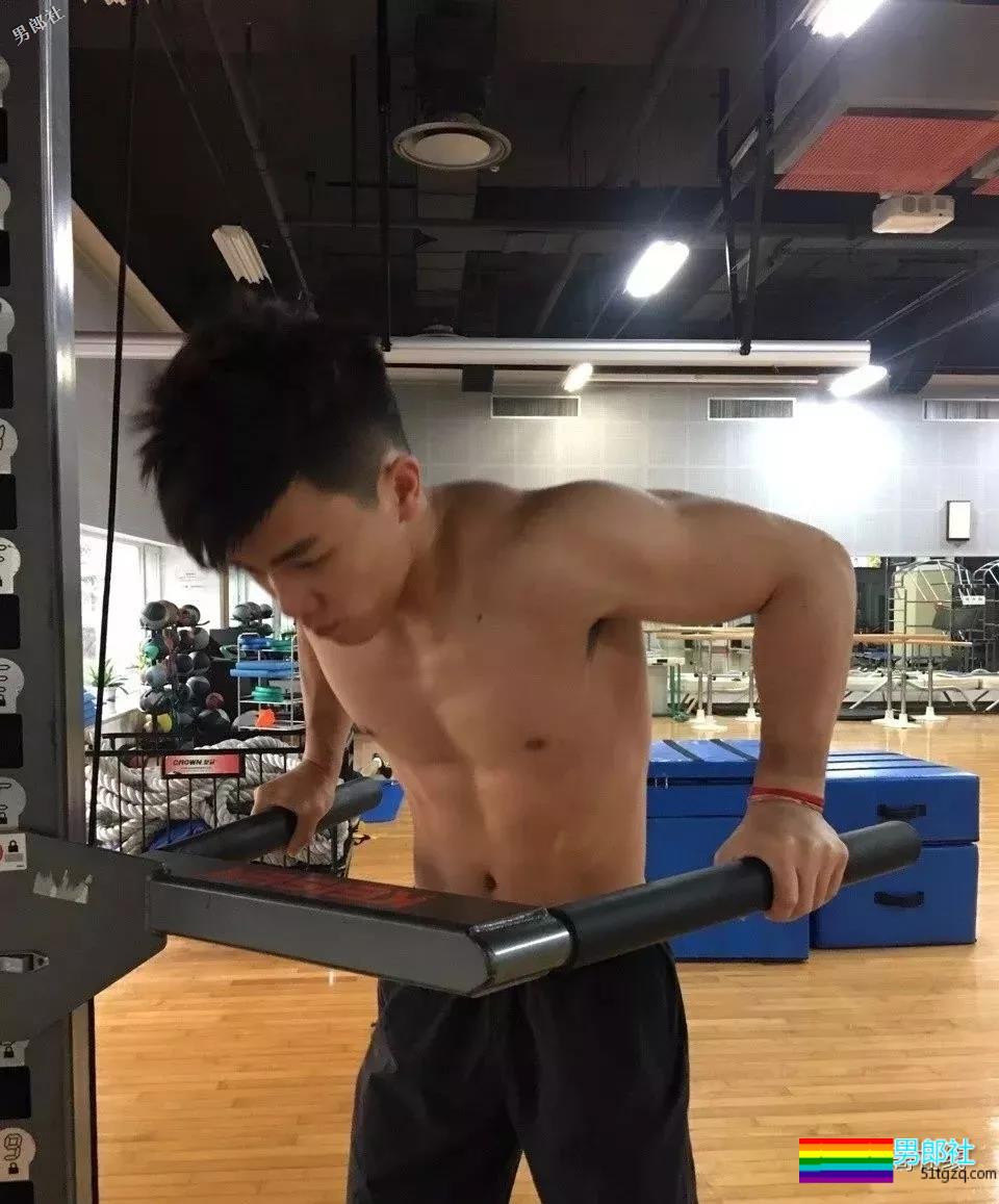 肌肉体操帅哥纪练深火了，萌脸小奶狗有颜有实力~ - 51虹马