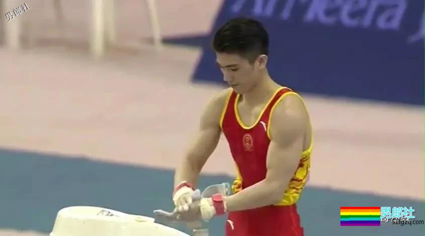 肌肉体操帅哥纪练深火了，萌脸小奶狗有颜有实力~ - 51虹马