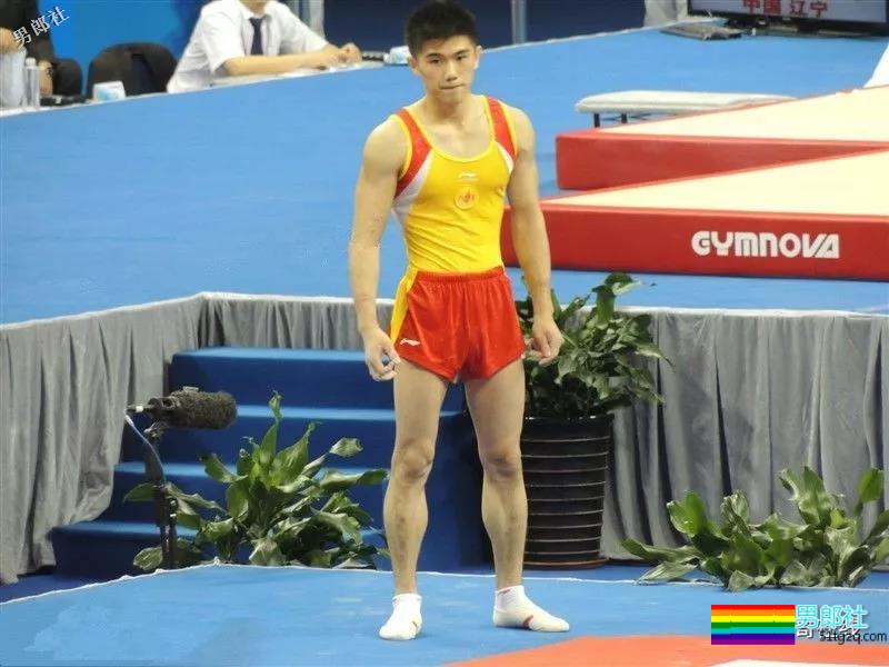 肌肉体操帅哥纪练深火了，萌脸小奶狗有颜有实力~ - 51虹马