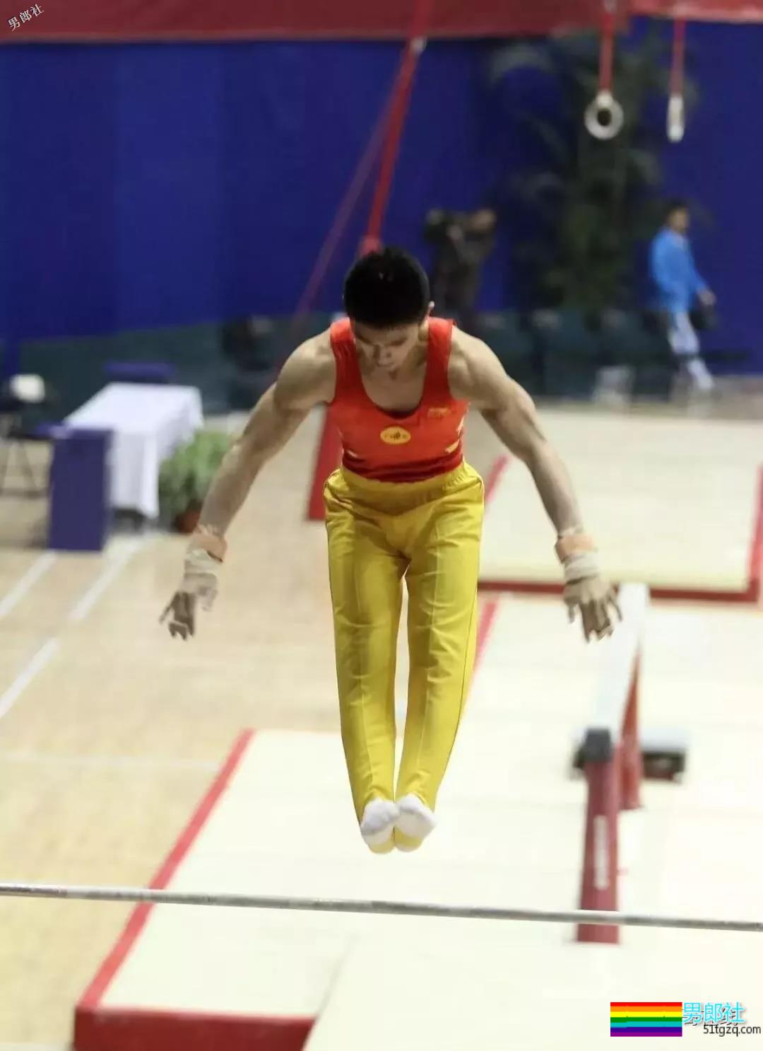 肌肉体操帅哥纪练深火了，萌脸小奶狗有颜有实力~ - 51虹马