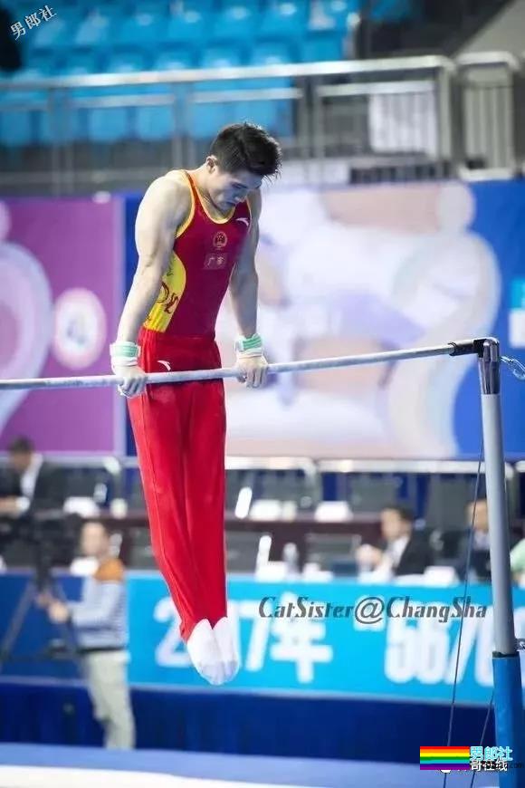 肌肉体操帅哥纪练深火了，萌脸小奶狗有颜有实力~ - 51虹马