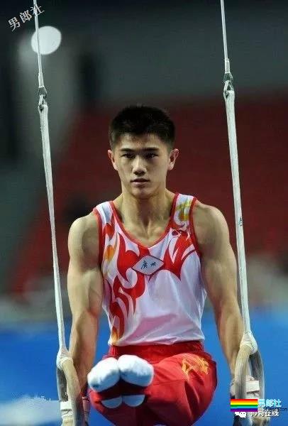 肌肉体操帅哥纪练深火了，萌脸小奶狗有颜有实力~ - 51虹马