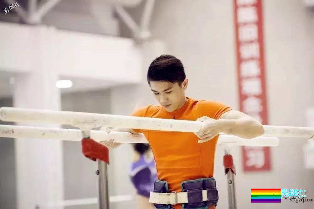 肌肉体操帅哥纪练深火了，萌脸小奶狗有颜有实力~ - 51虹马