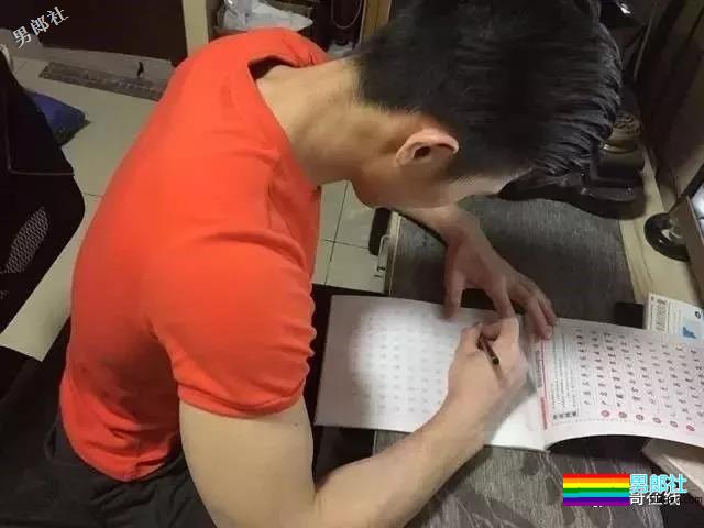 肌肉体操帅哥纪练深火了，萌脸小奶狗有颜有实力~ - 51虹马