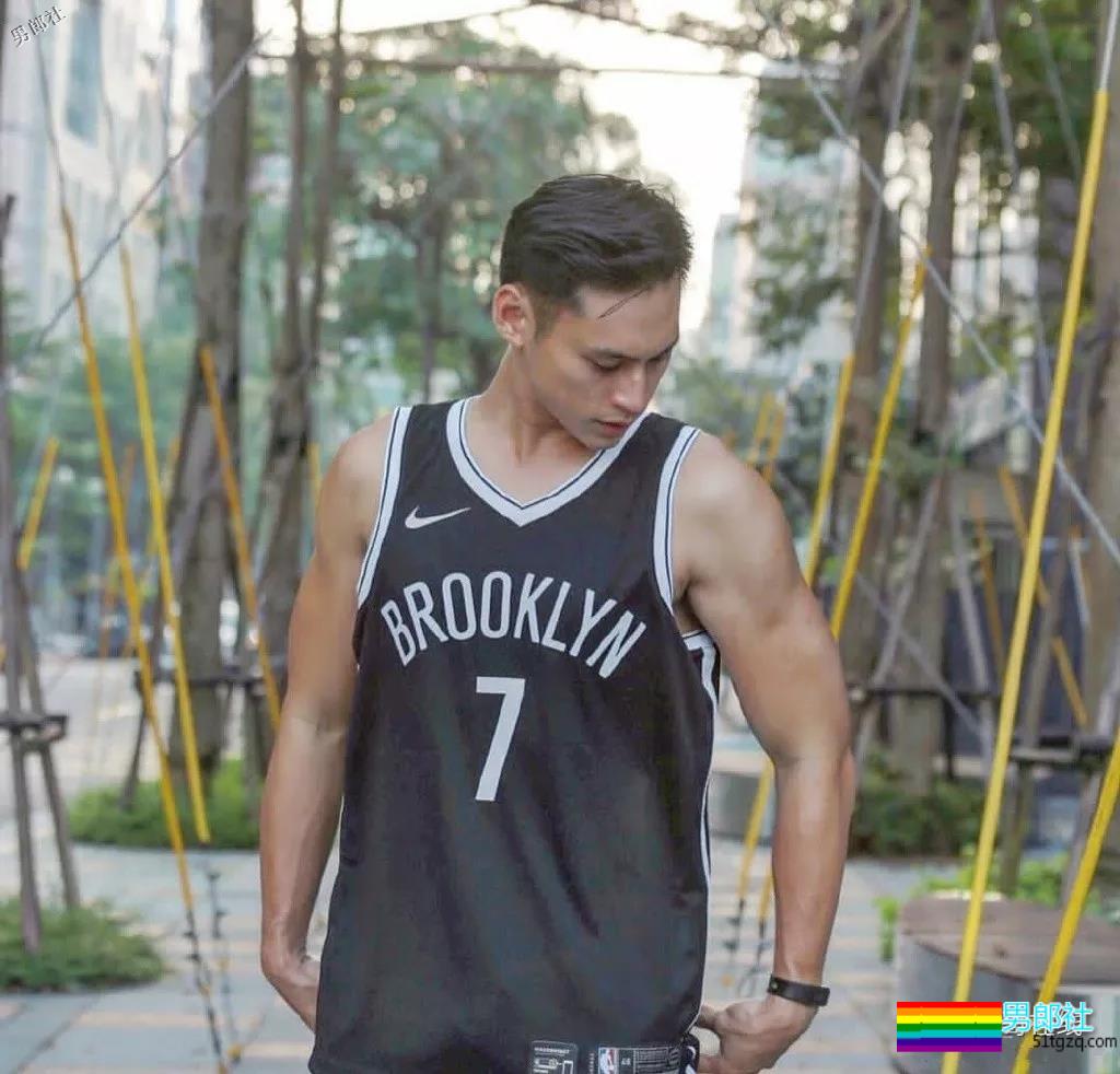 帅气长腿篮球小狼狗，五分钟内给我这个体育生的全部资料！ - 51虹马