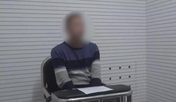 20岁小伙北京火车站候车室厕所遭男子偷拍-51虹马