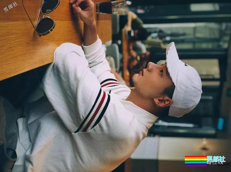 186CM大长腿邻家小哥,还是小肌肉体育生?蜜汁坐姿亮了~ - 51虹马 186CM大长腿邻家小哥,还是小肌肉体育生?蜜汁坐姿亮了~ - 51虹马