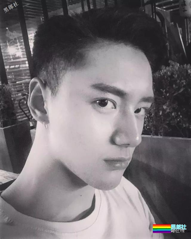 186CM大长腿邻家小哥,还是小肌肉体育生?蜜汁坐姿亮了~ - 51虹马 186CM大长腿邻家小哥,还是小肌肉体育生?蜜汁坐姿亮了~ - 51虹马