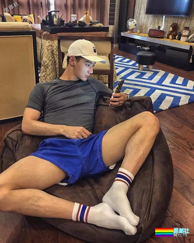 186CM大长腿邻家小哥,还是小肌肉体育生?蜜汁坐姿亮了~ - 51虹马 186CM大长腿邻家小哥,还是小肌肉体育生?蜜汁坐姿亮了~ - 51虹马