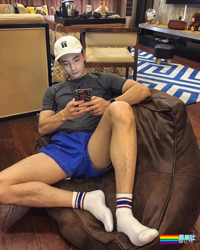 186CM大长腿邻家小哥,还是小肌肉体育生?蜜汁坐姿亮了~ - 51虹马 186CM大长腿邻家小哥,还是小肌肉体育生?蜜汁坐姿亮了~ - 51虹马