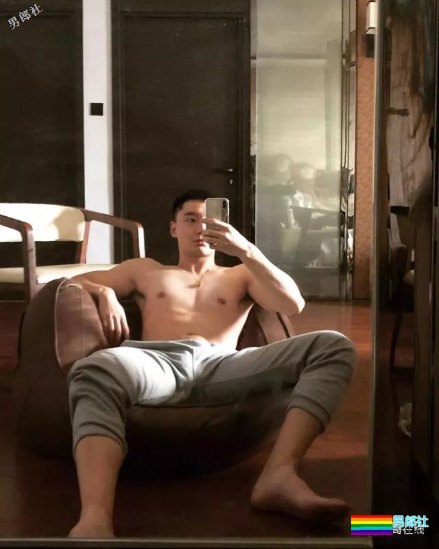 186CM大长腿邻家小哥,还是小肌肉体育生?蜜汁坐姿亮了~ - 51虹马 186CM大长腿邻家小哥,还是小肌肉体育生?蜜汁坐姿亮了~ - 51虹马