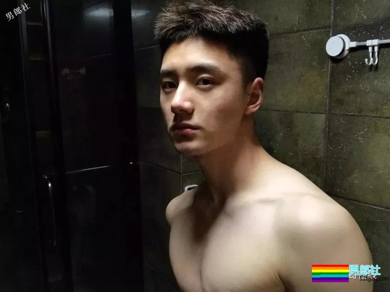 186CM大长腿邻家小哥，还是小肌肉体育生？蜜汁坐姿亮了~ - 51虹马