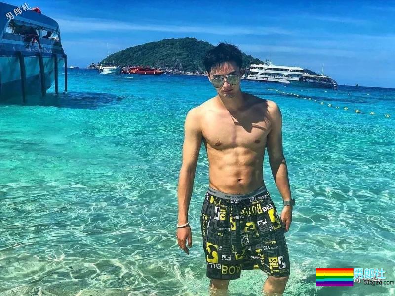 186CM大长腿邻家小哥，还是小肌肉体育生？蜜汁坐姿亮了~ - 51虹马