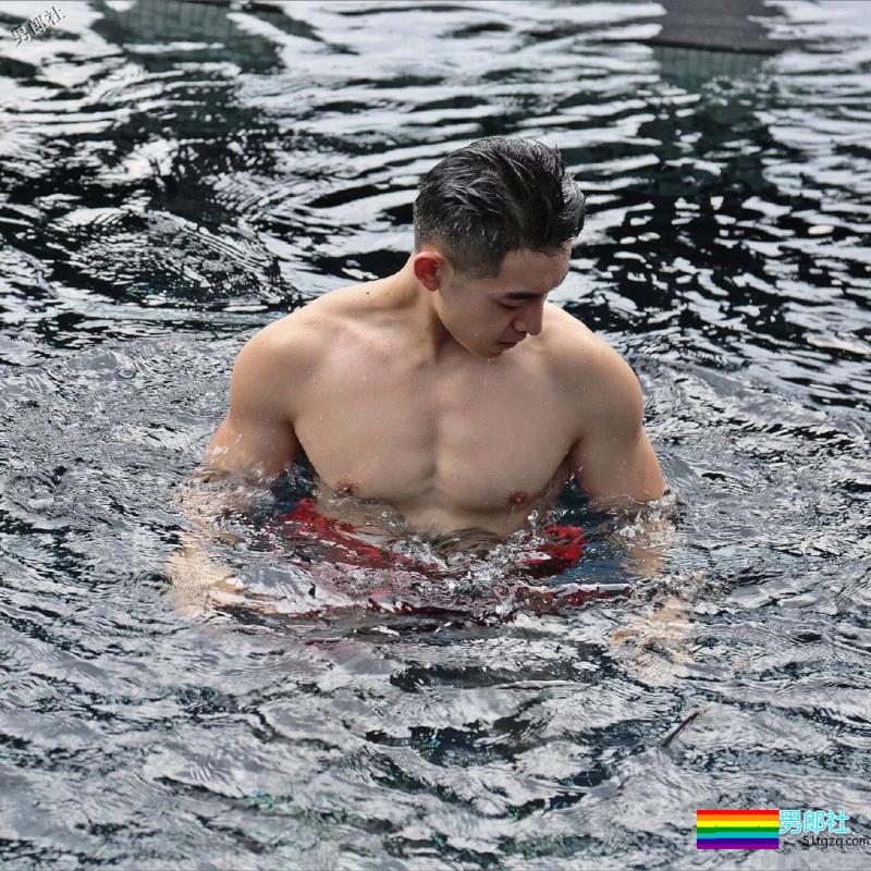 球服肌肉体育生，这一身腱子肉真™帅！ - 51虹马