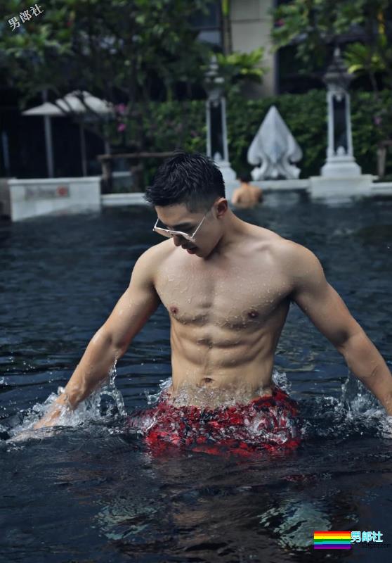 球服肌肉体育生，这一身腱子肉真™帅！ - 51虹马