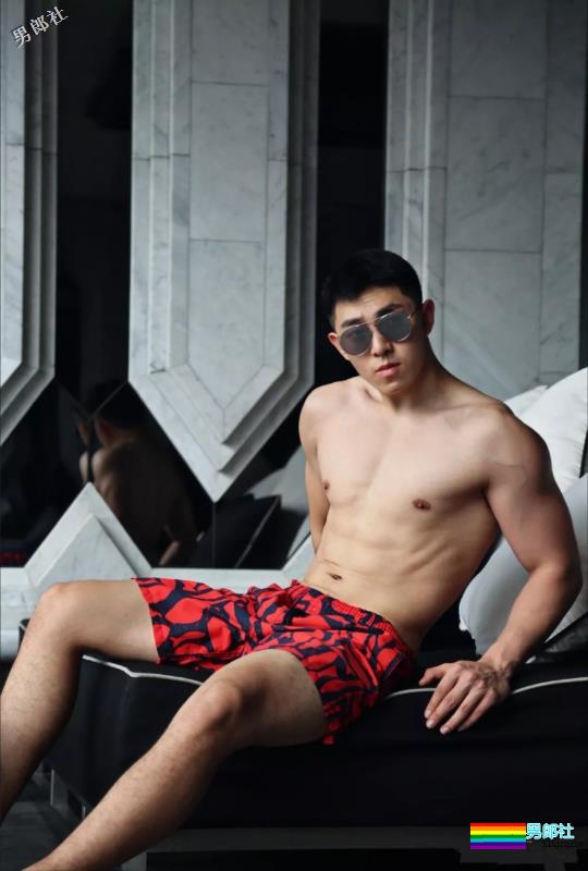 球服肌肉体育生，这一身腱子肉真™帅！ - 51虹马