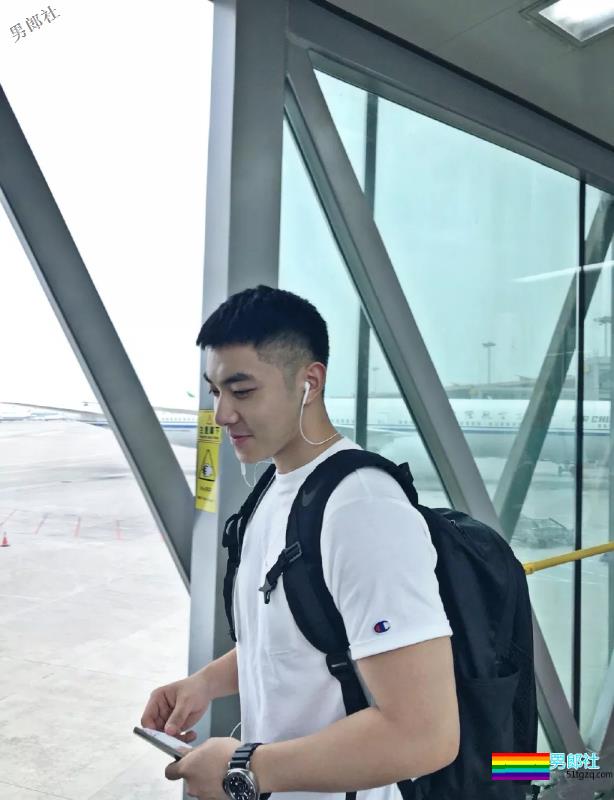 球服肌肉体育生，这一身腱子肉真™帅！ - 51虹马