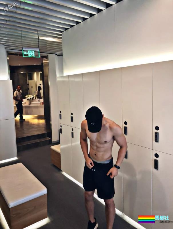 球服肌肉体育生，这一身腱子肉真™帅！ - 51虹马