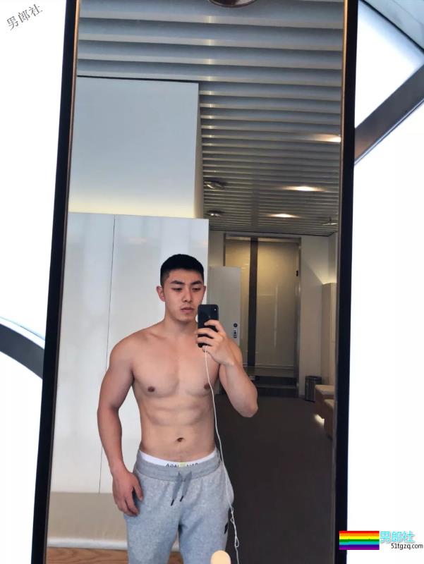 球服肌肉体育生，这一身腱子肉真™帅！ - 51虹马