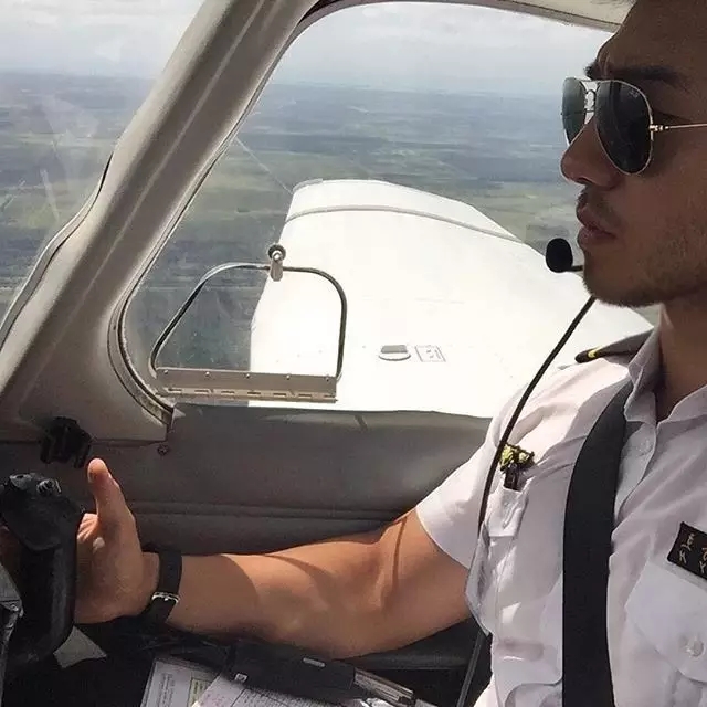 飞行员私生活精彩！海边放飞自我小视频太好看了 - 51虹马