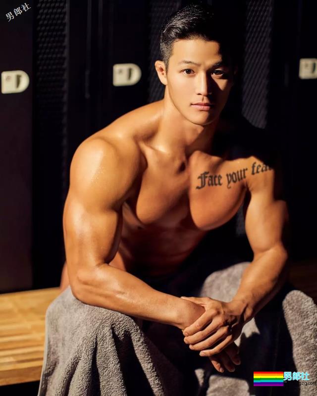 一个直男摄影师，拍的都是肌肉男！ - 51虹马